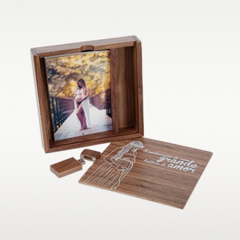 Caixa de madeira para fotografias 10×15, com Pen USB de 32GB incluída
