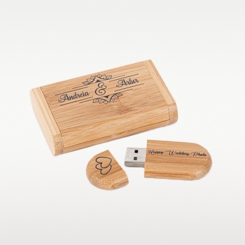 Caixa abaulada com pen USB 32GB em madeira